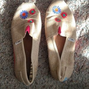 Girls Toms size 3Y 3